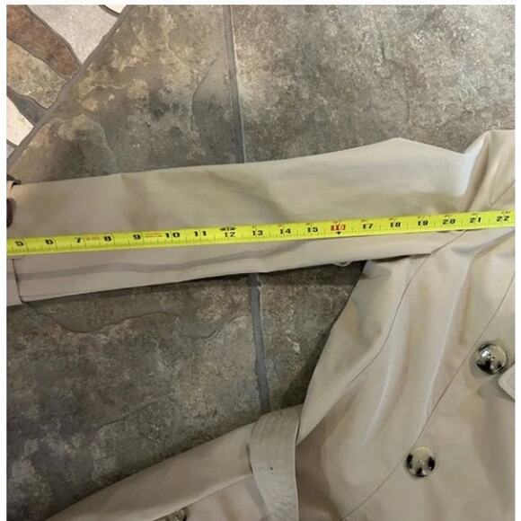 Women's Burberry, England Chelsea trench coat size 8 made in England. NWT. - Picture 16 of 16